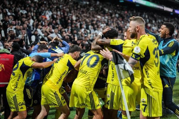 Besiktas v Fenerbahce - Turkish Super Lig ISTANBUL, TURKIYE - NOVEMBER 02: Players of Fenerbahce celebrate after scoring a goal during the Turkish Super Lig week 11 football match between Besiktas and Fenerbahce at Tupras Stadium in Istanbul, Turkiye on November 02, 2025. Hakan Akgun Anadolu Istanbul Turkey. Editorial use only. Please get in touch for any other usage.  Copyright: x2025xAnadoluxHakanxAkgunx