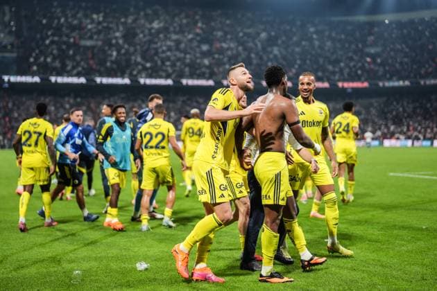 Besiktas v Fenerbahce - Turkish Super Lig ISTANBUL, TURKIYE - NOVEMBER 02: Players of Fenerbahce celebrate after scoring a goal during the Turkish Super Lig week 11 football match between Besiktas and Fenerbahce at Tupras Stadium in Istanbul, Turkiye on November 02, 2025. Hakan Akgun Anadolu Istanbul Turkey. Editorial use only. Please get in touch for any other usage.  Copyright: x2025xAnadoluxHakanxAkgunx