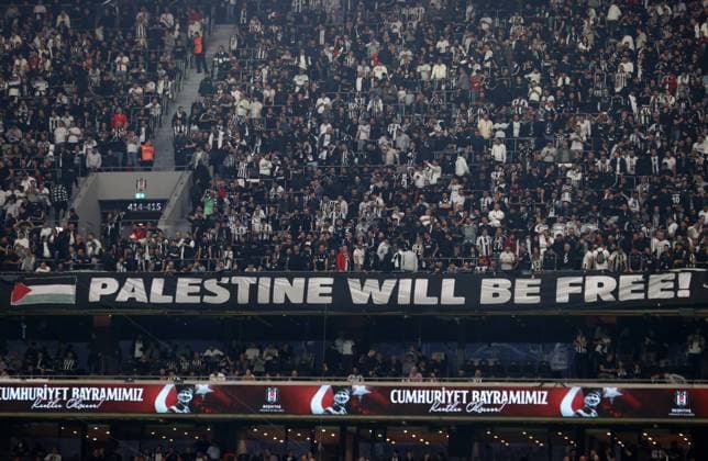 Besiktas v Fenerbahce - Turkish Super Lig ISTANBUL, TURKIYE - NOVEMBER 02: Fans of Besiktas unfurl a lager banner to show solidarity with Palestine ahead of the Turkish Super Lig week 11 football match between Besiktas and Fenerbahce at Tupras Stadium in Istanbul, Turkiye on November 02, 2025. Ali Atmaca Anadolu Istanbul Turkey. Editorial use only. Please get in touch for any other usage.  Copyright: x2025xAnadoluxAlixAtmacax