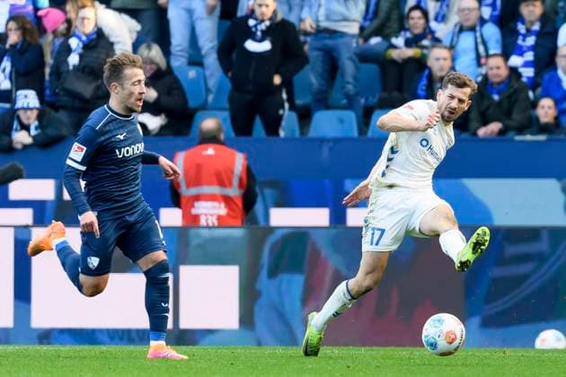Alexander Nollenberger (1.FC Magdeburg) und Felix Passlack (VfL Bochum) im Kampf um den Ball waehrend des spiels der 2. Bundesliga zwischen VfL Bochum und 1.FC Magdeburg , Vonovia Ruhrstadion am 02. November 2025 in Bochum, Deutschland. (Foto von Max Maiwald DeFodi Images) +++ Alexander Nollenberger (1.FC Magdeburg) und Felix Passlack (VfL Bochum) battle for the ball during the 2. Bundesliga match between VfL Bochum and 1.FC Magdeburg at Vonovia Ruhrstadion on November 2, 2025 in Bochum, Germany. (Photo by Max Maiwald DeFodi Images) DFB DFL REGULATIONS PROHIBIT ANY USE OF PHOTOGRAPHS AS IMAGE SEQUENCES AND OR QUASI-VIDEO. (Photo by Max Maiwald DeFodi Images) Alexander Nollenberger 1 FC Magdeburg and Felix Passlack VfL Bochum battle for the ball during the 2 Bundesliga match between VfL Bochum and 1 FC Magdeburg , Vonovia Ruhrstadion on November 02, 2025 in Bochum, Germany Photo by Max Maiwald DeFodi Images Alexander Nollenberger 1 FC Magdeburg and Felix Passlack VfL Bochum battle for the ball during the 2 Bundesliga match between VfL Bochum and 1 FC Magdeburg at Vonovia Ruhrstadion on November 2, 2025 in Bochum, Germany Photo by Max Maiwald DeFodi Images DFB DFL REGULATIONS PROHIBIT ANY USE OF PHOTOGRAPHS AS IMAGE SEQUENCES AND OR QUASI VIDEO Photo by Max Maiwald DeFodi Images