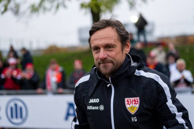 Heiko Gerber VfB Stuttgart, Coach celebrates the victory and thanks the fans, GER, VfB Stuttgart vs VfR SW Warbeyen, Soccer, Women, 2 Bundesliga, Matchday 9, Season 2025 2026, 02 11 2025 GER, VfB Stuttgart vs VfR SW Warbeyen, Soccer, Women, 2 Bundesliga, Matchday 9, Season 2025 2026, 02 11 2025 Bad Cannstatt Copyright: xEibner-Pressefoto Memmlerx EP_MMR