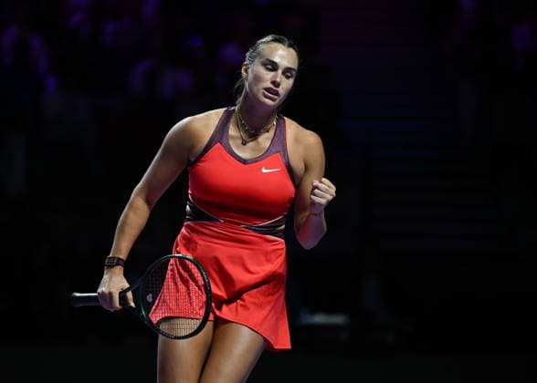 WTA, Tennis Damen Finals 2025 in Riyadh - Day Two RIYADH, SAUDI ARABIA - NOVEMBER 02: Aryna Sabalenka plays against Jasmine Paolini of Italy during their match on Day 2 of the 2025 WTA Finals, part of the Hologic WTA Tour, at King Saud University Indoor Arena in Riyadh, Saudi Arabia, on November 2, 2025. Artur Widak Anadolu Riyadh Saudi Arabia. Editorial use only. Please get in touch for any other usage.  Copyright: x2025xAnadoluxArturxWidakx