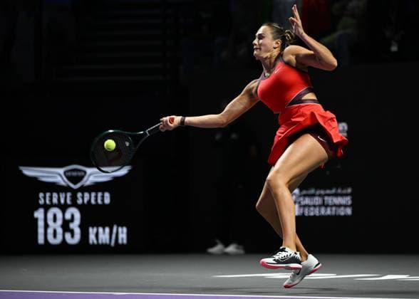 WTA, Tennis Damen Finals 2025 in Riyadh - Day Two RIYADH, SAUDI ARABIA - NOVEMBER 02: Aryna Sabalenka plays against Jasmine Paolini of Italy during their match on Day 2 of the 2025 WTA Finals, part of the Hologic WTA Tour, at King Saud University Indoor Arena in Riyadh, Saudi Arabia, on November 2, 2025. Artur Widak Anadolu Riyadh Saudi Arabia. Editorial use only. Please get in touch for any other usage.  Copyright: x2025xAnadoluxArturxWidakx