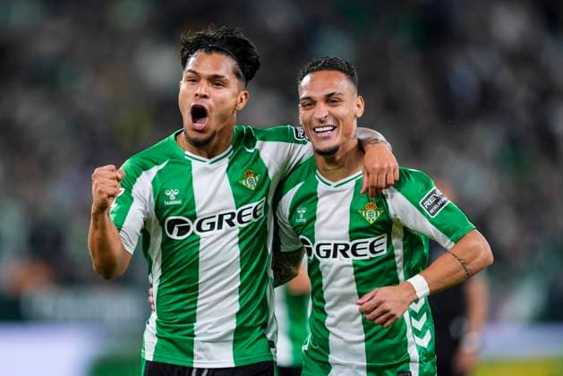 November 2, 2025, Sevilla, Sevilla, SPAIN: Antony Dos Santos of Real Betis celebrates a goal during the Spanish league, LaLiga EA Sports, football match played between Real Betis and RCD Mallorca at La Cartuja stadium on November 2, 2025, in Sevilla, Spain. Sevilla SPAIN - ZUMAa181 20251102_zaa_a181_218 Copyright: xJoaquinxCorcherox