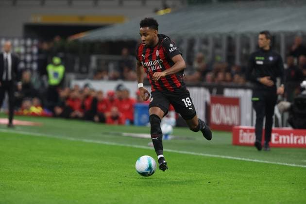 AC Milan v AS Roma - Serie A Christopher Nkunku of AC Milan is in action during the Serie A match between AC Milan and AS Roma at Giuseppe Meazza Stadium in Milan, Italy, on November 2, 2025. Milan Italy  Copyright: xMattiaxMarteganix originalFilename:martegani-notitle251102_np76G.jpg