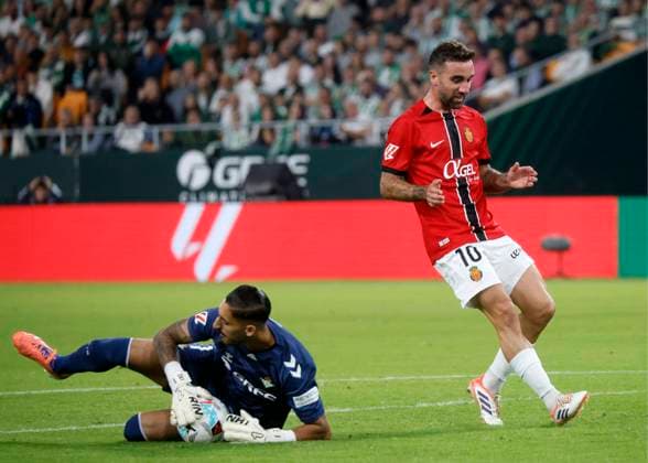Spanish La Liga EA Sports soccer match Betis vs Mallorca at La Cartuja Stadium in Sevilla, spain. 02 November 2025 SEVILLA 02 11 2025 JORNADA 11 LIGA EA SPORTS 900 Cordon Press  900 CordonxPress LOF - Betis vs Mallorca