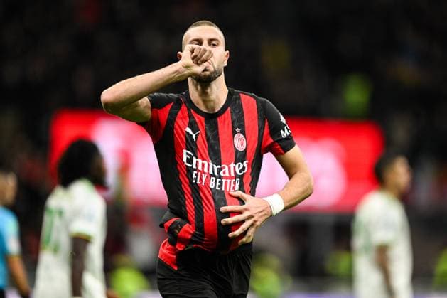AC Milan v AS Roma - Serie A Strahinja Pavlovic of AC Milan celebrates after a goal during the Italian Serie A football match between AC Milan and AS Roma at Giuseppe Meazza San Siro Stadium in Milan, Italy, on November 2, 2025 Milano Italy  Copyright: xTizianoxBallabiox originalFilename:ballabio-acmilana251102_npatO.jpg