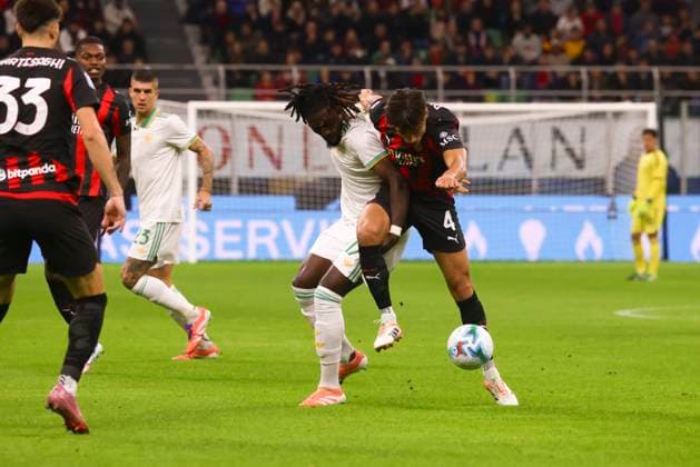 AC Milan v AS Roma - Serie A Samuele Ricci plays during the Serie A match between AC Milan and AS Roma in Milano, Italy, on November 2, 2025, at Giuseppe Meazza stadium. Milano Italy  Copyright: xMairoxCinquettix originalFilename:cinquetti-acmilanv251102_npvNN.jpg
