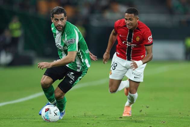 ESP: Real Betis - RCD Mallorca. La Liga EA Sports. Date 11 Ricardo Rodriguez of Real Betis and Mateo Joseph of RCD Mallorca during the La Liga EA Sports match between Real Betis and RCD Mallorca played at La Cartuja Stadium on November 02, 2025 in Sevilla, Spain. kpng Copyright: xAntonioxPozox xPRESSINx AP_251102_BET_MAL_030