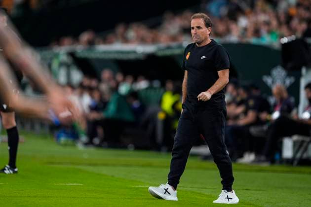 November 2, 2025, Sevilla, Sevilla, SPAIN: Jagoba Arrasate, head coach of RCD Mallorca, looks on during the Spanish league, LaLiga EA Sports, football match played between Real Betis and RCD Mallorca at La Cartuja stadium on November 2, 2025, in Sevilla, Spain. Sevilla SPAIN - ZUMAa181 20251102_zaa_a181_235 Copyright: xJoaquinxCorcherox