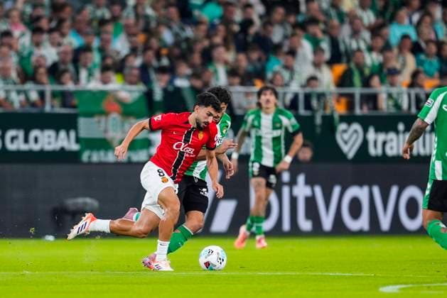November 2, 2025, Sevilla, Sevilla, SPAIN: Manu Morlanes of RCD Mallorca in action during the Spanish league, LaLiga EA Sports, football match played between Real Betis and RCD Mallorca at La Cartuja stadium on November 2, 2025, in Sevilla, Spain. Sevilla SPAIN - ZUMAa181 20251102_zaa_a181_239 Copyright: xJoaquinxCorcherox
