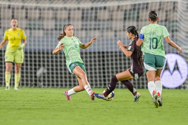 4 Verrini (Defender) of Italy U-17 contrast with 7 Miyazato A. (Forward) of Mexico U-17 is in action during the FIFA U-17 Women s World Cup Morocco 2025 quarter-final match between Mexico and Italy in Rabat, Morocco, on November 2, 2025, at the Olympic Stadium  Copyright: xAndreaxAmato IPAxSportx xipa-agency.netx xx IPA_67418428 IPA_Agency_IPA67418428