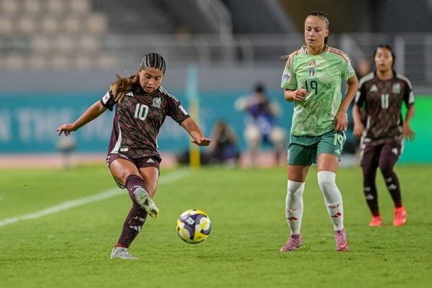 10 Reyes C. (Midfielder) of Mexico U-17 is in action during the FIFA U-17 Women s World Cup Morocco 2025 quarter-final match between Mexico and Italy in Rabat, Morocco, on November 2, 2025, at the Olympic Stadium  Copyright: xAndreaxAmato IPAxSportx xipa-agency.netx xx IPA_67418435 IPA_Agency_IPA67418435