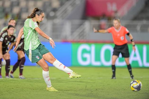7 Galli (Forward) of Italy U-17 misses the penalty is in action during the FIFA U-17 Women s World Cup Morocco 2025 quarter-final match between Mexico and Italy in Rabat, Morocco, on November 2, 2025, at the Olympic Stadium  Copyright: xAndreaxAmato IPAxSportx xipa-agency.netx xx IPA_67418537 IPA_Agency_IPA67418537