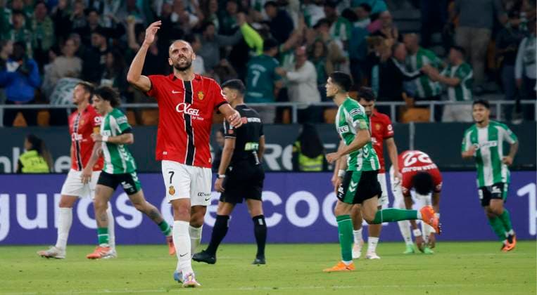 Spanish La Liga EA Sports soccer match Betis vs Mallorca at La Cartuja Stadium in Sevilla, spain. 02 November 2025 SEVILLA 02 11 2025 JORNADA 11 LIGA EA SPORTS 900 Cordon Press  900 CordonxPress LOF - Betis vs Mallorca