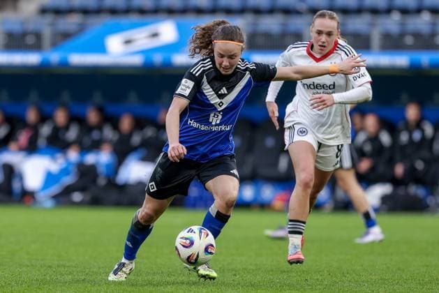 Melanie Brunnthaler Hamburger SV, 11 on goal, shoots on goal, on the ball, action, action scene,, THE DFB REGULATIONS PROHIBIT ANY USE OF PHOTOGRAPHS AS IMAGE SEQUENCES AND OR QUASI VIDEO , 02 11 2025, Hamburg Germany , Football, Google Pixel Womens Bundesliga, Hamburger SV Eintracht Frankfurt xobx