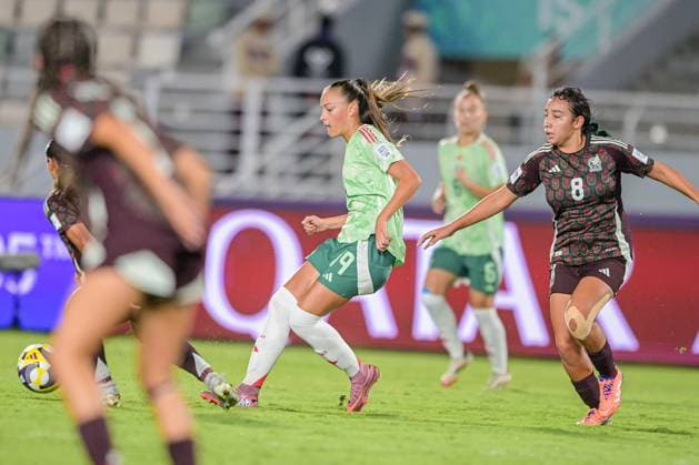 19 Guerzoni (Forward) of Italy U-17 is in action during the FIFA U-17 Women s World Cup Morocco 2025 quarter-final match between Mexico and Italy in Rabat, Morocco, on November 2, 2025, at the Olympic Stadium  Copyright: xAndreaxAmato IPAxSportx xipa-agency.netx xx IPA_67418433 IPA_Agency_IPA67418433