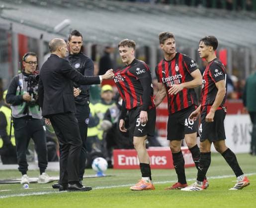 Massimiliano Allegri, Manager of AC Milan and Alexis Saelemaekers of AC Milan during the Italian serie A, 2025-2026 season, football match between AC Milan and AS Roma on 02 November 2025 at Stadio Giuseppe Meazza, San Srio, Milan, Italy. Photo Nderim Kaceli  Copyright: xNderimxKaceli IPAxSportx xipa-agency.netx xx IPA_67420678 IPA_Agency_IPA67420678