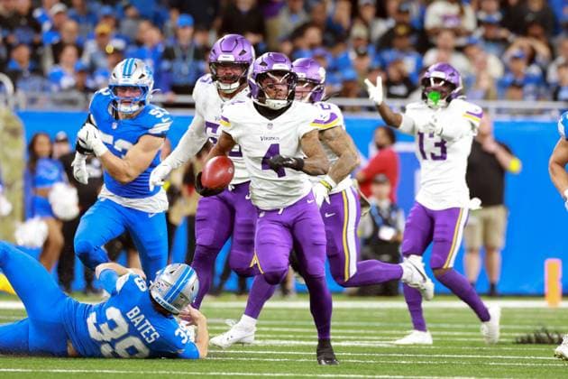 Chicago Bears vs Detroit Lions DETROIT,MICHIGAN-November2:Wide receiver Myles Price (4) of the Minnesota Vikings carries the ball during an NFL, American Football Herren, USA football game between the Minnesota Vikings and the Detroit Lions in Detroit, Michigan USA, on Sunday, November 2, 2025. Detroit Michigan United States  Copyright: xAmyxLemusx originalFilename:lemus-chicagob251102_npU0G.jpg