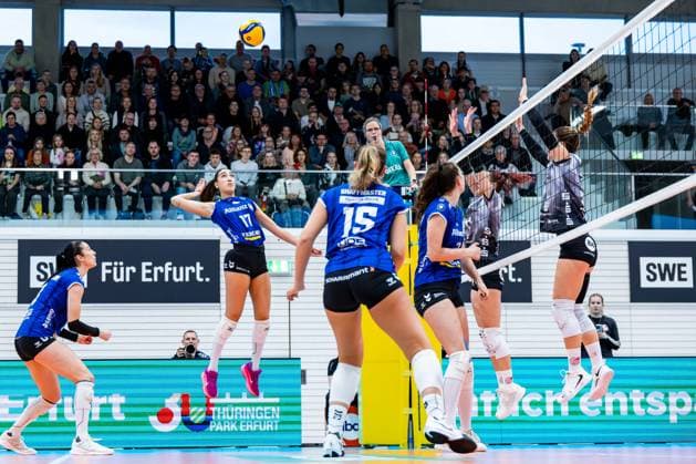 02 11 2025, GER, Volleyball, Women, 1 BL, Main Round, Season 25 26, Schwarz Weiss Erfurt Allianz MTV Stuttgart Julia De Paula Viana Allianz MTV Stuttgart 99089 Erfurt Sporthalle Sportanlage Rieths Thüringen Germany