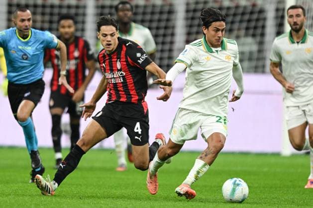 Samuele Ricci of AC Milan and Paulo Dybala of AS Roma in action during the Italian Serie A football match between AC Milan and AS Roma on 2 of November 2025 at Giuseppe Meazza San Siro Siro stadium in Milan, Italy  Copyright: xTizianoxBallabio IPAxSportx xipa-agency.netx xx IPA_67421409 IPA_Agency_IPA67421409