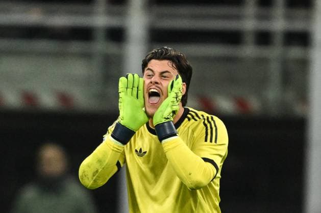 Mile Svilarof AS Roma of ireact during the Italian Serie A football match between AC Milan and AS Roma on 2 of November 2025 at Giuseppe Meazza San Siro Siro stadium in Milan, Italy  Copyright: xTizianoxBallabio IPAxSportx xipa-agency.netx xx IPA_67421451 IPA_Agency_IPA67421451