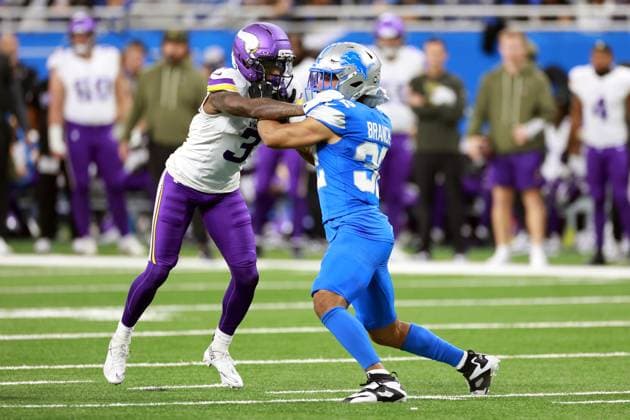 Chicago Bears vs Detroit Lions DETROIT,MICHIGAN-November2: Wide receiver Jordan Addison (3) of the Minnesota Vikings faces safety Brian Branch (32) of the Detroit Lions during an NFL, American Football Herren, USA football game between the Minnesota Vikings and the Detroit Lions in Detroit, Michigan USA, on Sunday, November 2, 2025. Detroit Michigan United States  Copyright: xAmyxLemusx originalFilename:lemus-chicagob251102_npmjc.jpg