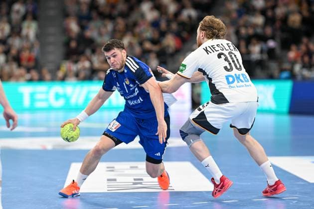 DHB 25 26 Germany Iceland on 02 11 2025 at SAP Garden in Munich Elvar Örn Oern Jonsson Melsungen Iceland in a duel against Tom Kiesler Germany MT