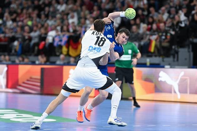 DHB 25 26 Germany Iceland on 02 11 2025 at SAP Garden in Munich Bjarki Mar Elisson Iceland in a duel against Julian Köster Koester Germany MT