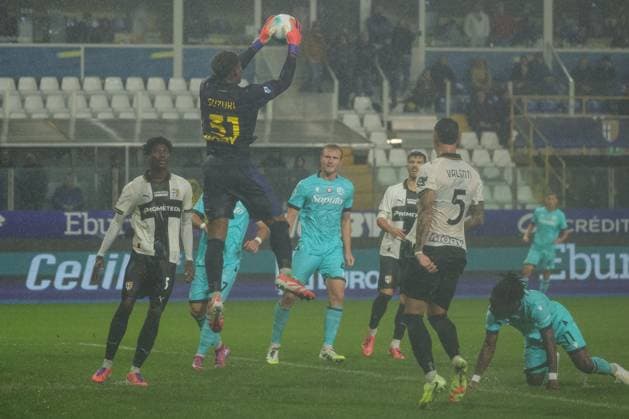 Parma s Zion Suzuki in action during Parma Calcio vs Bologna FC, Italian soccer Serie A match in Parma, Italy, November 02 2025  Copyright: xLorenzoxCattani IPAxSportx xipa-agency.netx xx IPA_67422168 IPA_Agency_IPA67422168