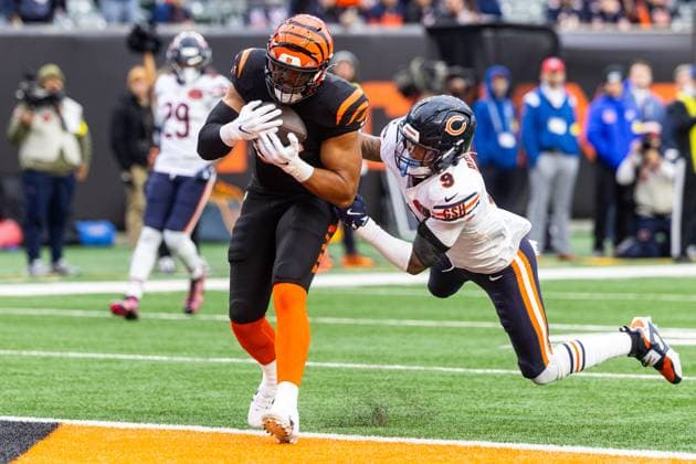 November 02, 2025: Cincinnati Bengals tight end Noah Fant (86) catches the ball for a touchdown as Chicago Bears safety Jaquan Brisker (9) defends during NFL, American Football Herren, USA game action at Paycor Stadium in Cincinnati, Ohio. CSM Cincinnati United States of America - ZUMAc04_ 20251102_zma_c04_060 Copyright: xJohnxMersitsx