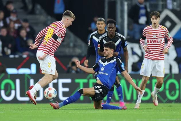 GER, 1 FBL, 1 FC Koeln vs Hamburger SV 02 11 2025, Rheinenergie Stadion, Koeln, GER, 1 FBL, 1 FC Koeln vs Hamburger SV, in the picture Ãsak Jòhannesson FC Koeln 18 , in a duel against Daniel Elfadli HSV 8 , nordphotoxGmbHx xMeuter nph00351