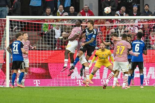 Penalty area scene Goal chance from Hamburg 02 11 2025 Soccer 1 FC Koeln vs Hamburger SV, Rheinenergiestadion, Koeln, DFB DFL REGULATIONS PROHIBIT ANY USE OF PHOTOGRAPHS AS IMAGE SEQUENCES AND OR QUASI VIDEO Copyright: xpepphotox xHorstxMauelshagenx pep00321, pep_20251102_hm_188348