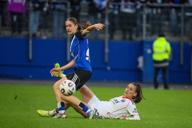Hamburg, Germany 02 November 2025 1 BL Women 2025 2026 Hamburger SV vs Eintracht Frankfurt Pictured from left in duel Leni Eggert HSV and Ereleta Memeti Frankfurt DFB regulations prohibit any use of photographs as image sequences and or quasi video Volksparkstadion Hamburg Copyright: xFotostandx xFantinix