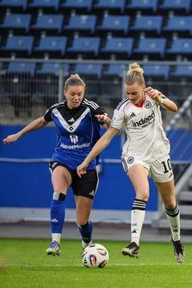 Hamburg, Germany 02 November 2025 1 BL Women 2025 2026 Hamburger SV vs Eintracht Frankfurt Pictured from left in duel Annaleen Böhler Boehler HSV and Laura Freigang Frankfurt DFB regulations prohibit any use of photographs as image sequences and or quasi video Volksparkstadion Hamburg Copyright: xFotostandx xFantinix