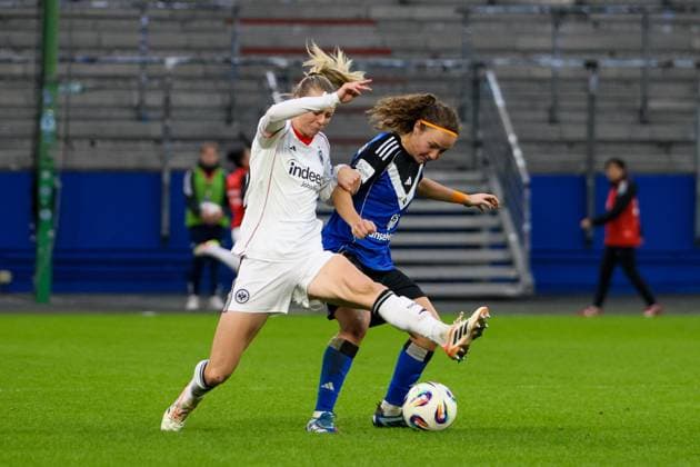 Hamburg, Germany 02 November 2025 1 BL Women 2025 2026 Hamburger SV vs Eintracht Frankfurt In the picture from left in duel Nadine Lührßen Luehrssen Frankfurt and Melanie Brunnthaler HSV DFB regulations prohibit any use of photographs as image sequences and or quasi video Volksparkstadion Hamburg Copyright: xFotostandx xFantinix