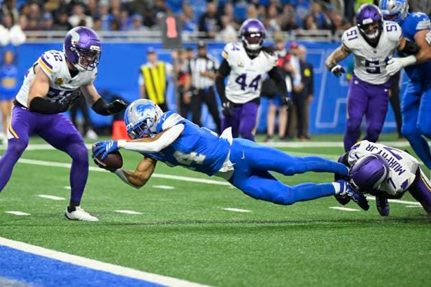 November 2, 2025, Detroit, Michigan, USA: Detroit Lions Wide Receiver AMON-RA ST. BROWN (14) runs with a catch and stretches for the endzone during the game between Minnesota Vikings and Detroit Lions at Ford Field. Detroit USA - ZUMAc04_ 20251102_zma_c04_028 Copyright: xAllanxDranbergx