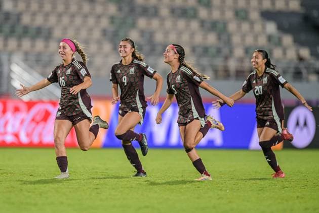 The Mexico celebrate reaching the semi-finals during the FIFA U-17 Women s World Cup Morocco 2025 quarter-final match between Mexico and Italy in Rabat, Morocco, on November 2, 2025, at the Olympic Stadium  Copyright: xAndreaxAmato IPAxSportx xipa-agency.netx xx IPA_67423897 IPA_Agency_IPA67423897