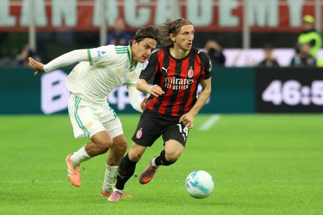 PAULO DYBALA, Roma, LUKA MODRIC, Milan, Serie A, 2025-26, Milan vs Roma 1-0, 02-11-2025, Contrasto, Action SERIE A 2025-26 MILAN-ROMA 1-0