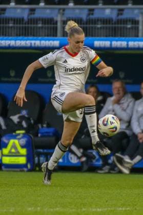 02 11 2025, xgrfx, Soccer Google Pixel Women Bundesliga, Hamburger SV Eintracht Frankfurt v l Laura Freigang Eintracht Frankfurt DFL DFB REGULATIONS PROHIBIT ANY USE OF PHOTOGRAPHS as IMAGE SEQUENCES and or QUASI VIDEO Hamburg
