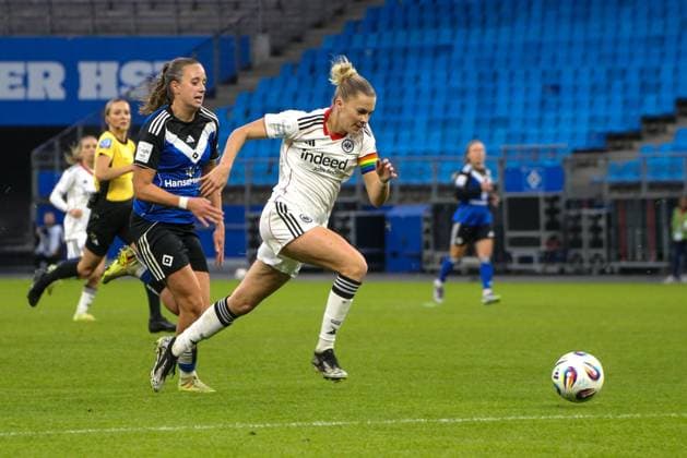 02 11 2025, xgrfx, Soccer Google Pixel Women Bundesliga, Hamburger SV Eintracht Frankfurt v l Nina Räcke Hamburger SV , Laura Freigang Eintracht Frankfurt DFL DFB REGULATIONS PROHIBIT ANY USE OF PHOTOGRAPHS as IMAGE SEQUENCES and or QUASI VIDEO Hamburg