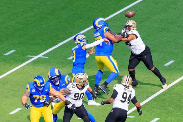 November 2, 2025, Inglewood, California, USA: 9 Matthew Stafford, QB of the Los Angeles Rams throws a pass during their regular season NFL, American Football Herren, USA game against the New Orleans Saints on Sunday November 2, 2025 at SoFi Stadium in Inglewood, California. JAVIER ROJAS PI Inglewood USA - ZUMAp124 20251102_zaa_p124_001 Copyright: xJavierxRojasx
