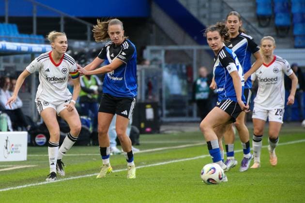02 11 2025, xgrfx, Soccer Google Pixel Women Bundesliga, Hamburger SV Eintracht Frankfurt v l Laura Freigang Eintracht Frankfurt , Victoria Schulz Hamburger SV DFL DFB REGULATIONS PROHIBIT ANY USE OF PHOTOGRAPHS as IMAGE SEQUENCES and or QUASI VIDEO Hamburg