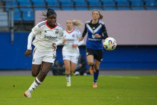 02 11 2025, xgrfx, Soccer Google Pixel Women Bundesliga, Hamburger SV Eintracht Frankfurt v l Nicole Anyomi Eintracht Frankfurt DFL DFB REGULATIONS PROHIBIT ANY USE OF PHOTOGRAPHS as IMAGE SEQUENCES and or QUASI VIDEO Hamburg