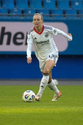 02 11 2025, xgrfx, Soccer Google Pixel Women Bundesliga, Hamburger SV Eintracht Frankfurt v l Amanda Ilestedt Eintracht Frankfurt DFL DFB REGULATIONS PROHIBIT ANY USE OF PHOTOGRAPHS as IMAGE SEQUENCES and or QUASI VIDEO Hamburg