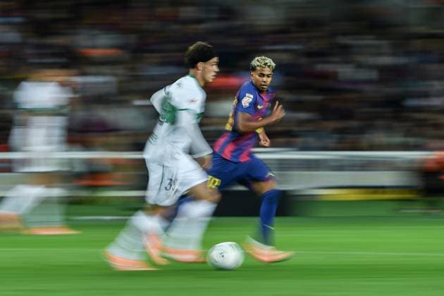 FC Barcelona, Barca v ELCHE CF. OLIMPIC STADIUM LLUIS COMPANYS. MONTJUIC,BARCELONA. November 2,2025 FC BARCELONA vs ELCHE CF November 2 ,2025 Hrctor Fort (39) of Elche CF and Lamine Yamal (10) of FC Barcelona during the match between FC Barcelona and Elche CF corresponding to the ninth day of La Liga EA Sports at at Olimpic Stadium Lluis Companys of MontjuÃ¯c in Barcelona, Spain. Barcelona ESP Copyright: xS.xRosx