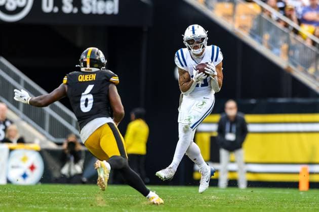 November 2, 2025, Pittsburgh, Pennsylvania, USA: Indianapolis Colts wide receiver MICHAEL PITTMAN JR. (11) hauls in a pass during the NFL, American Football Herren, USA football game between the Pittsburgh Steelers and the Indianapolis Colts at Acrisure Stadium in Pittsburgh, Pennsylvania. Pittsburgh USA - ZUMAg257 20251102_zsp_g257_060 Copyright: xBrentxGudenschwagerx