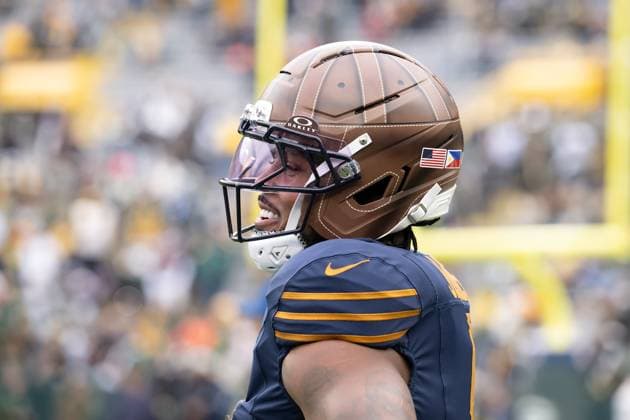 November 2, 2025: Green Bay Packers running back Josh Jacobs (8) smiles during warm ups before the game against the Carolina Panthers in Green Bay, WI. Cal Media. Green Bay United States of America - ZUMAc04_ 20251102_zma_c04_227 Copyright: xKirstenxSchmittx