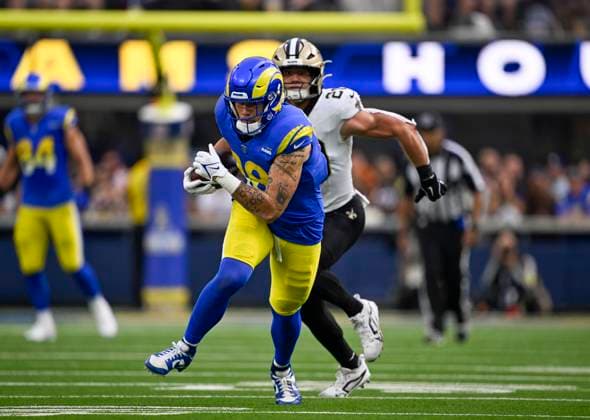 November 02, 2025 Los Angeles Rams tight end Terrance Ferguson (18) carries the ball after making a catch during an NFL, American Football Herren, USA game against the New Orleans Saints in Inglewood, California. Mandatory Photo Credit : CSM Inglewood United States of America - ZUMAc04_ 20251102_zma_c04_282 Copyright: xCharlesxBausx