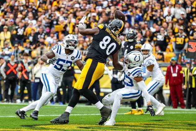 November 2, 2025, Pittsburgh, Pennsylvania, USA: A pass intended for Pittsburgh Steelers tight end DARNELL WASHINGTON (80) is deflected into the air with Indianapolis Colts linebacker GERMAINE PRATT (53) and cornerback KENNY MOORE II (23) in coverage during the NFL, American Football Herren, USA football game between the Pittsburgh Steelers and the Indianapolis Colts at Acrisure Stadium in Pittsburgh, Pennsylvania. Pittsburgh USA - ZUMAg257 20251102_zsp_g257_063 Copyright: xBrentxGudenschwagerx